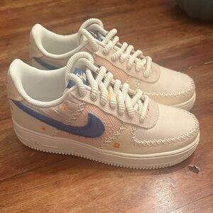 Nike Womens Air Force 1 Low WMNS DV2223 100 Los Angeles Flea - Size 8W Sail/Blue